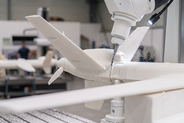 Milling drone with 5-axis milling machine in PU