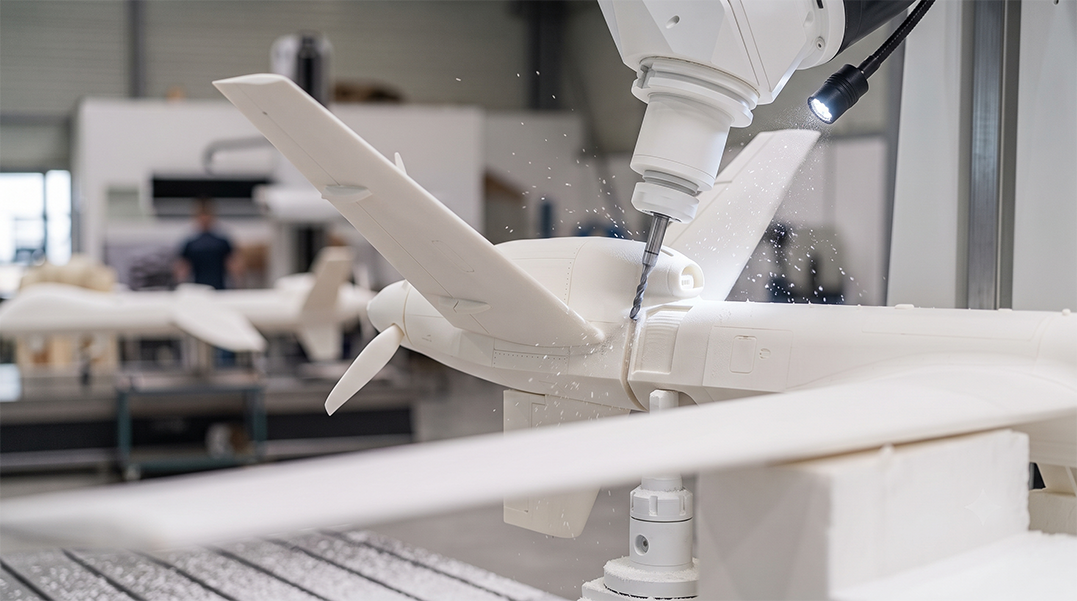 Milling drone with 5-axis milling machine in PU